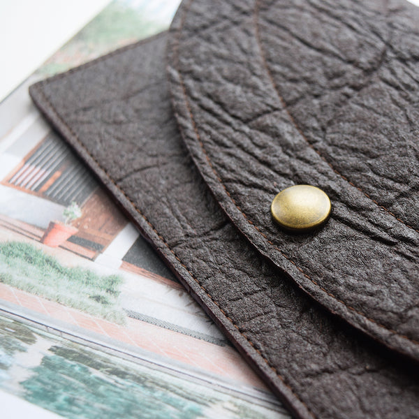 Handcrafted vegan leather purse made in Belgium by Grey Whale.