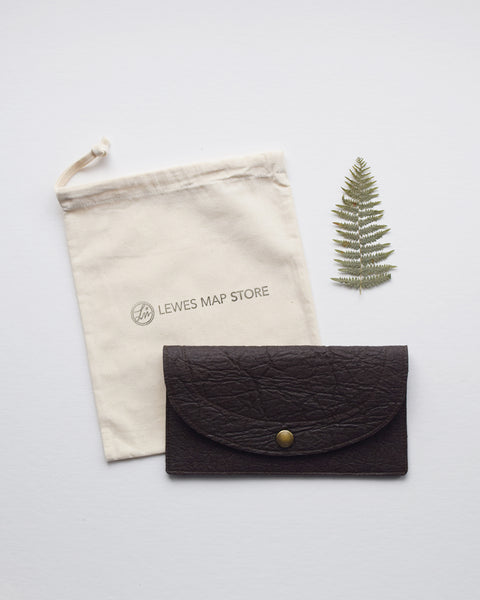 Handcrafted vegan leather purse made in Belgium by Grey Whale.