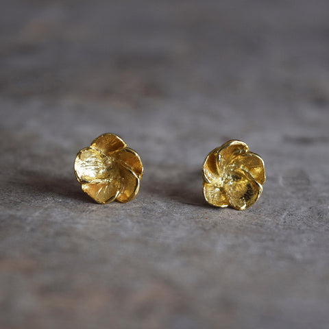 Beautiful handmade Hawthorn Blossom ear studs in gold vermeil by Alice Stewart Jewellery. Consciously handcrafted from ethically sourced materials in gold-plated solid sterling silver. 