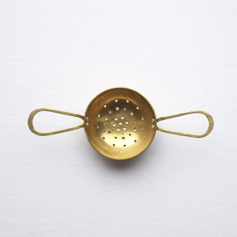 This beautiful hand-formed tea strainer by Raz Maker is made from brass and riveted with eco-silver. These tea strainers are designed to sit in your cup and catch brewed loose leaf tea from your teapot. 