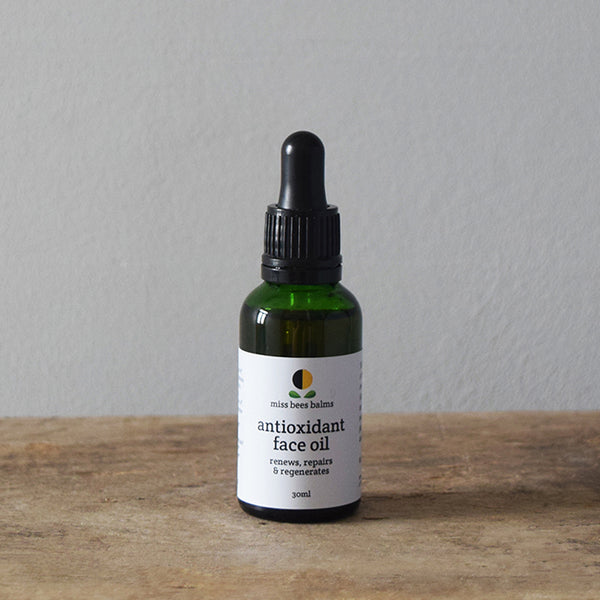 The organic Antioxidant Face Oil by miss bees balms is hand blended in small batches using a precious blend of the finest antioxidant rich plant oils and therapeutic essential oils to repair and protect skin from environmental damage and signs of premature ageing.