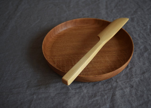 Crafted to sit comfortably in the hand with a simple, modern design, these wooden butter knives by Selwyn House are a joy to use, for morning toast or with bread at the dinner table. Made from English Birch, each knife has its own characteristics and colour varies, as is expected from a natural product. Finished in tung oil, made from the nut of the tung tree.