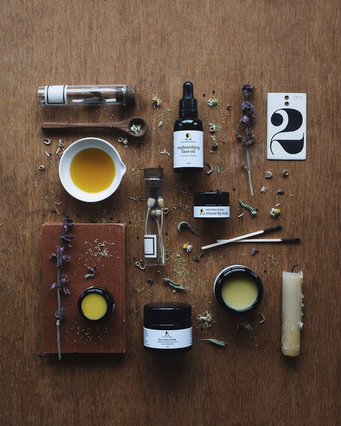 Hand blended in small batches, this organic dry skin balm by miss bees balms is  delicately scented with a warm, herbaceous and woody blend of pure essential oils. 