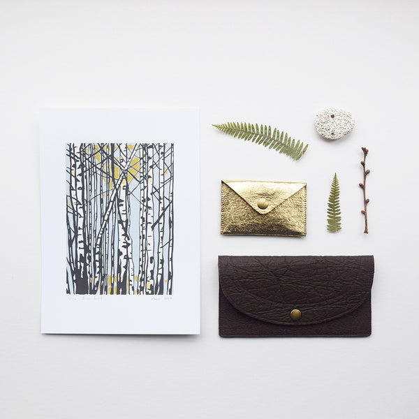 Handcrafted vegan leather purse made in Belgium by Grey Whale.